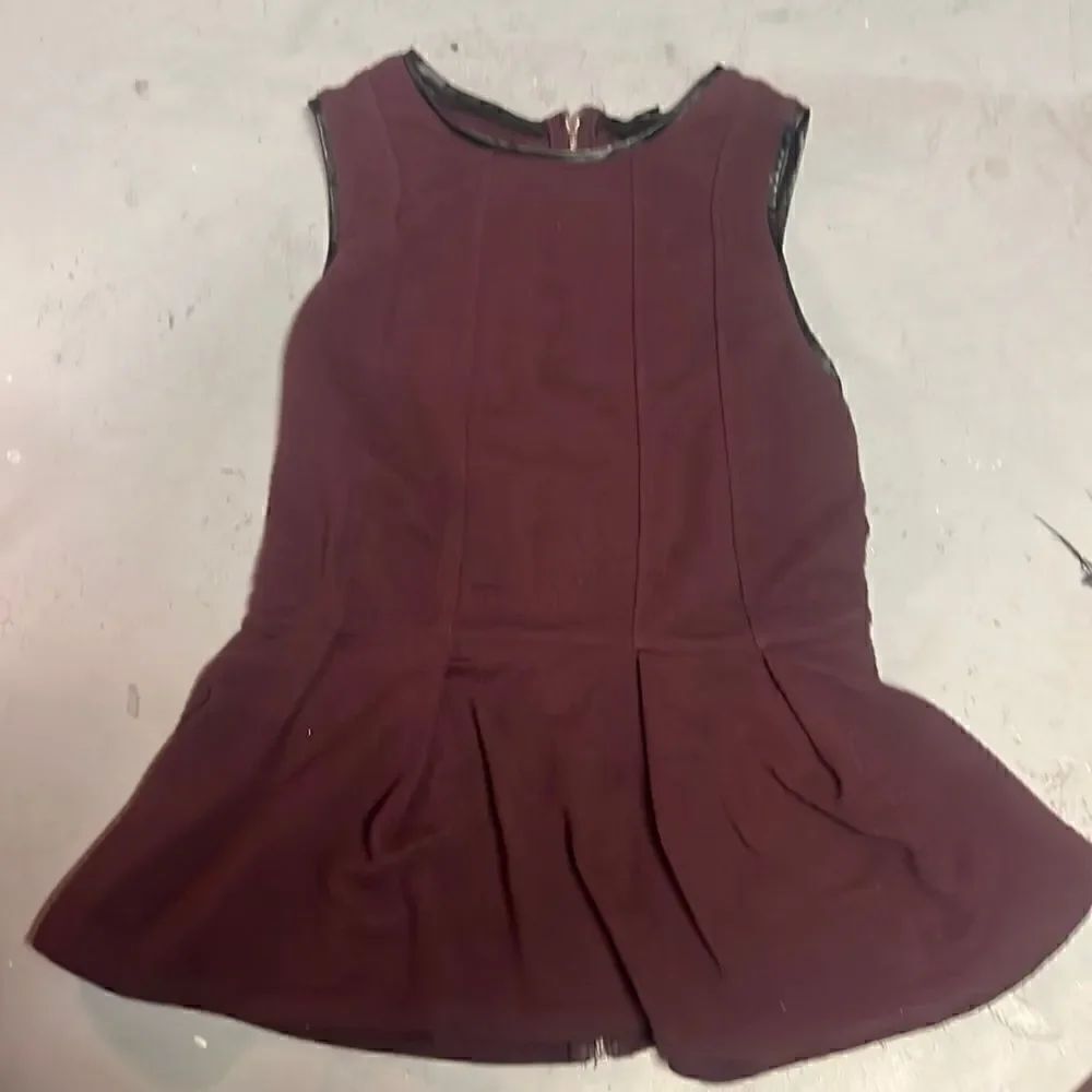 size xs dynamite wine peplum sleeveless blouse